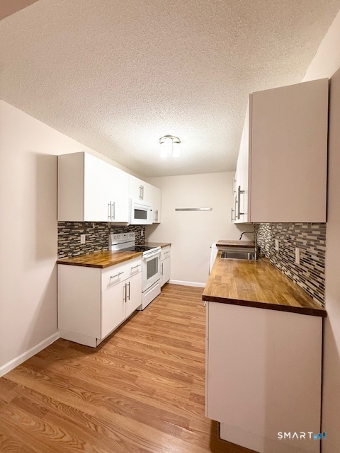 95 Woodsedge Drive Newington CT 06111