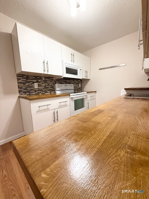95 Woodsedge Drive Newington CT 06111