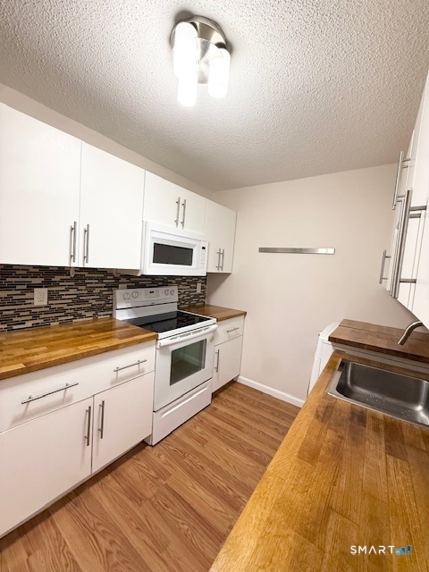 95 Woodsedge Drive Newington CT 06111