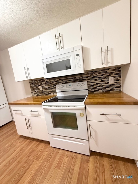 95 Woodsedge Drive Newington CT 06111