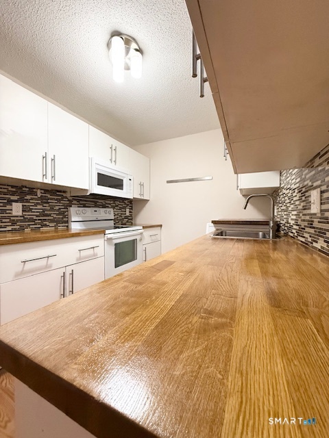 95 Woodsedge Drive Newington CT 06111