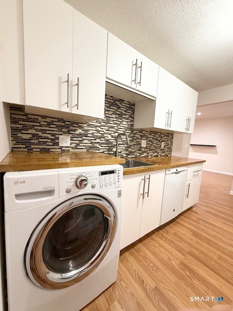 95 Woodsedge Drive Newington CT 06111