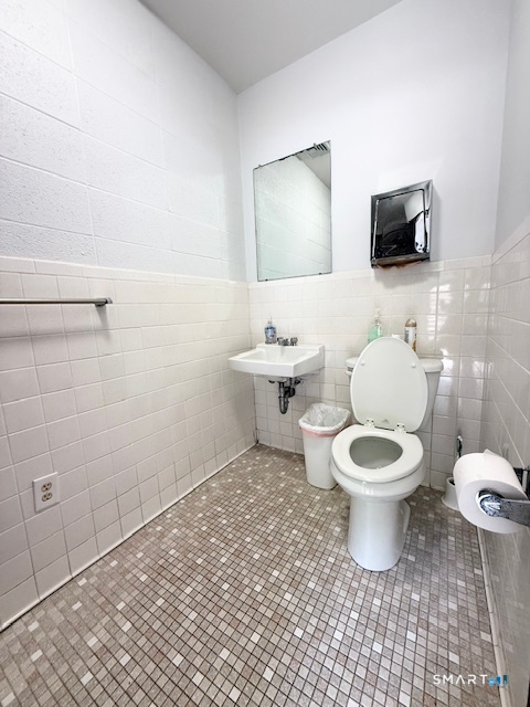 95 Woodsedge Drive Newington CT 06111