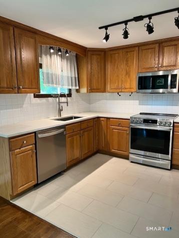 87 Pegasus Drive Groton CT 06340