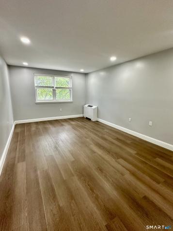 887 Farmington Avenue West Hartford CT 06119