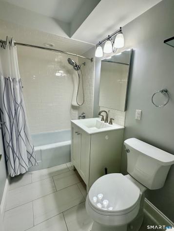 887 Farmington Avenue West Hartford CT 06119