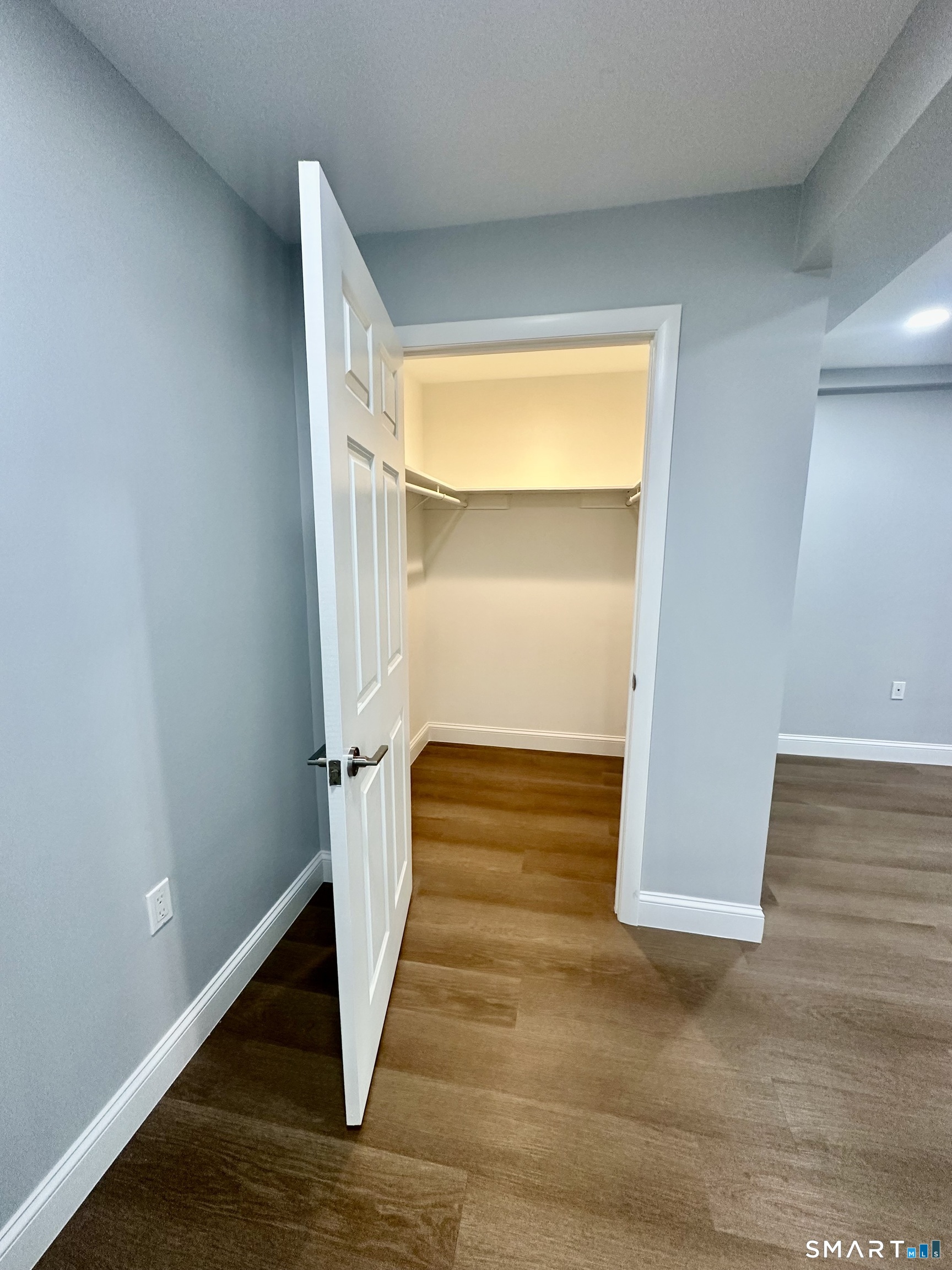 887 Farmington Avenue West Hartford CT 06119
