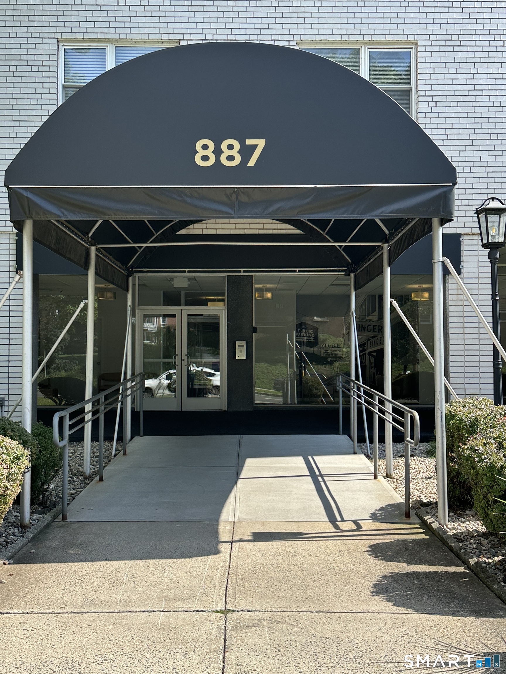 887 Farmington Avenue West Hartford CT 06119