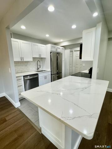 887 Farmington Avenue West Hartford CT 06119