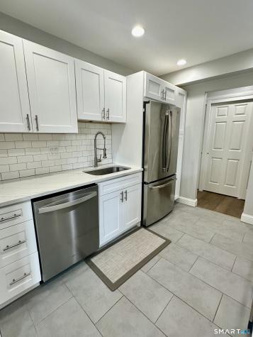 887 Farmington Avenue West Hartford CT 06119