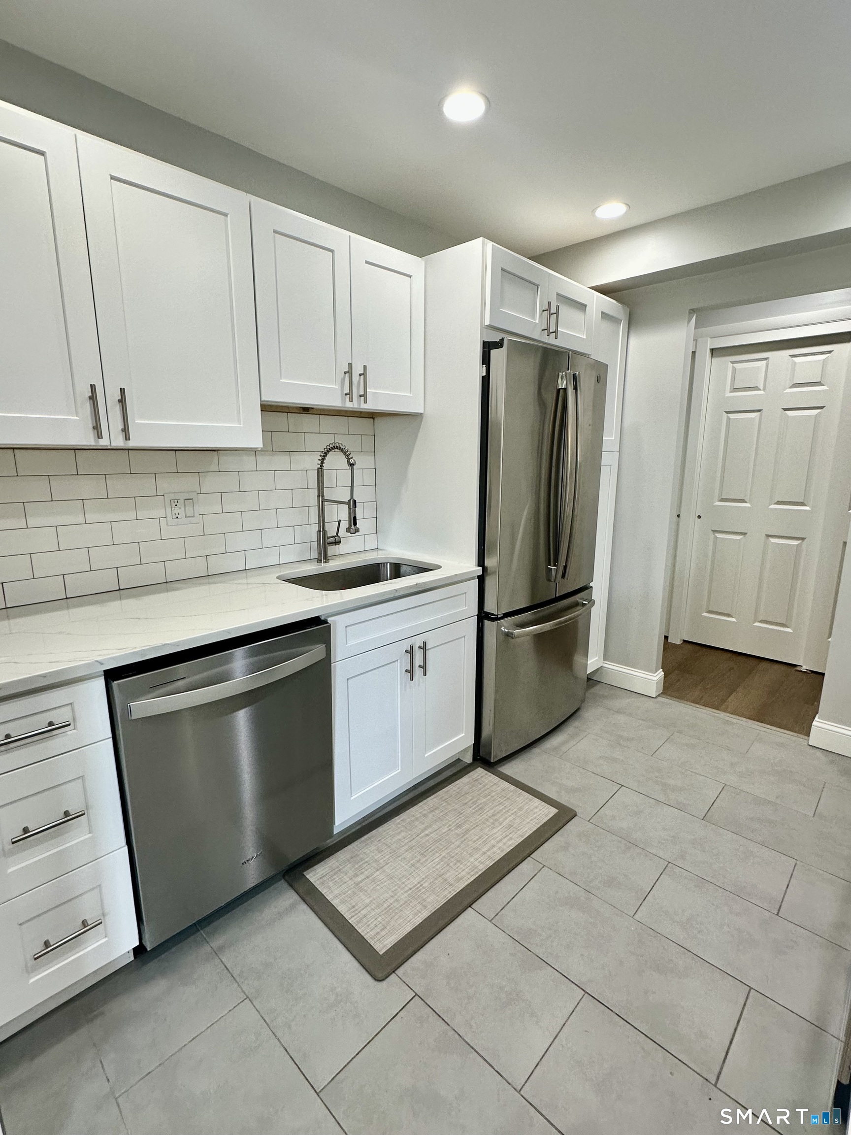 887 Farmington Avenue West Hartford CT 06119