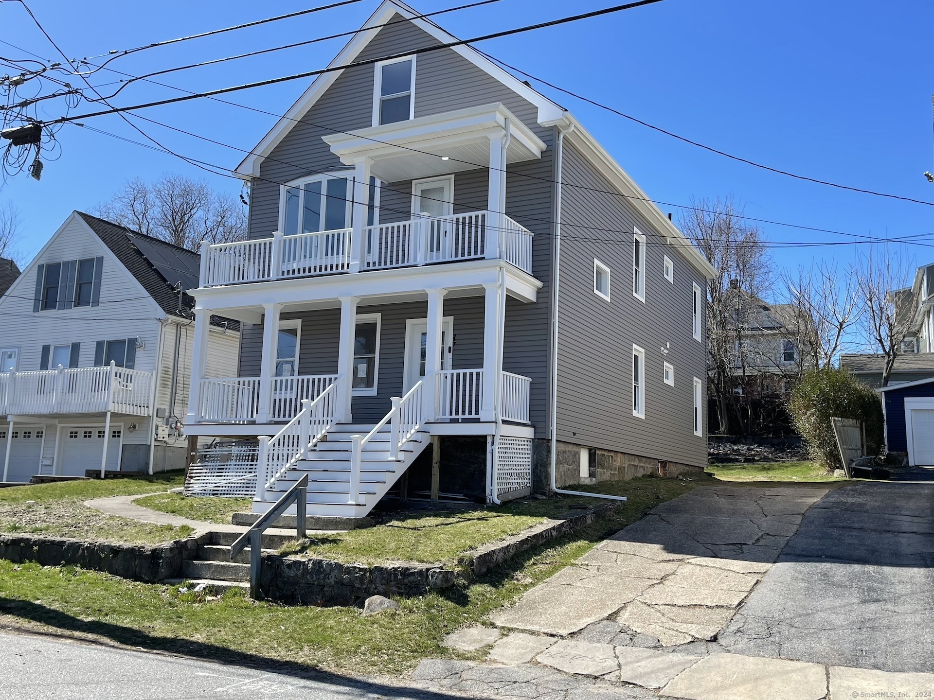 87 Riverview Avenue New London CT 06320