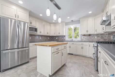 1 Arrowhead Trail Waterford CT 06385
