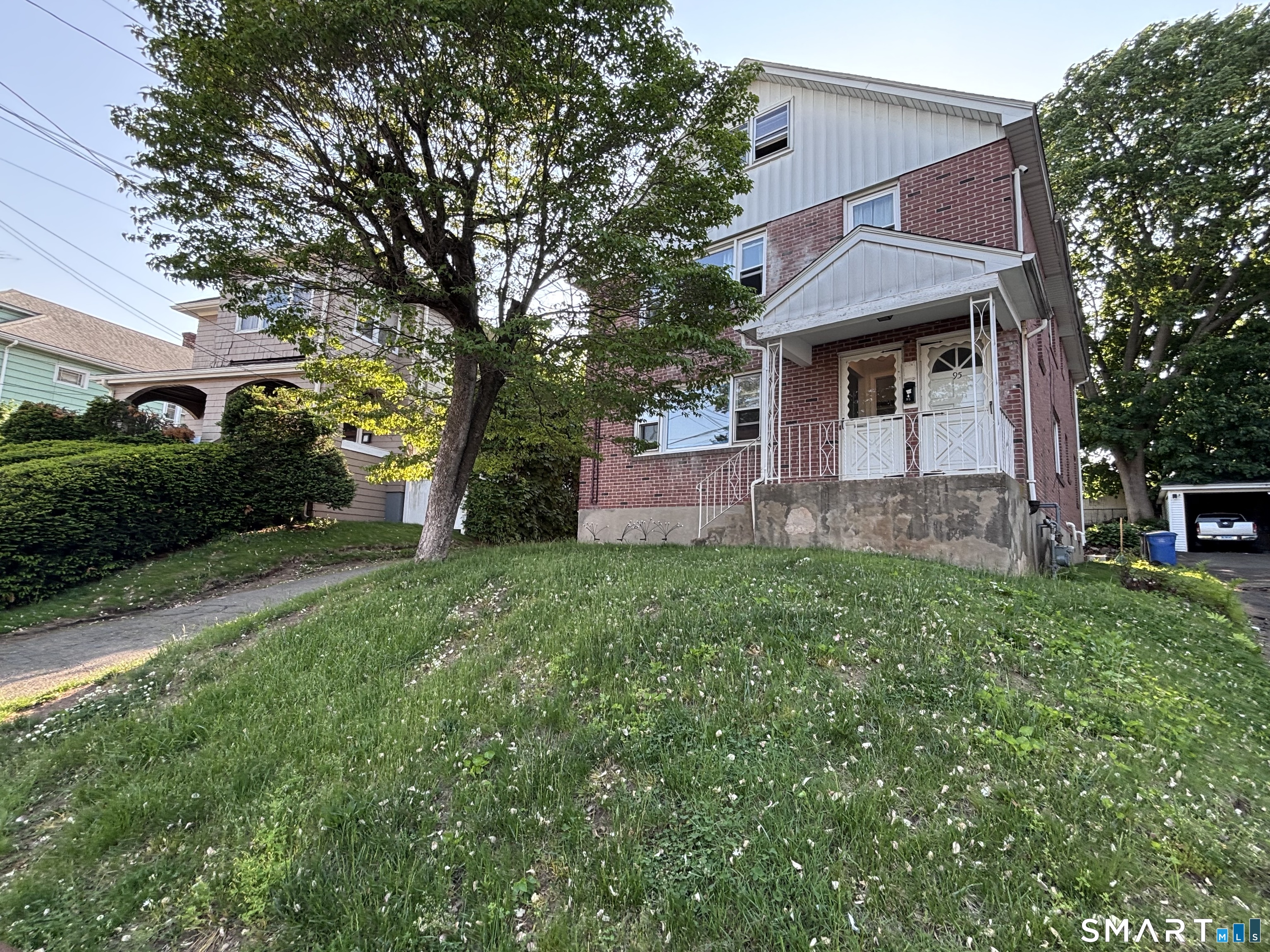 95-97 Grandview Terrace Hartford CT 06114