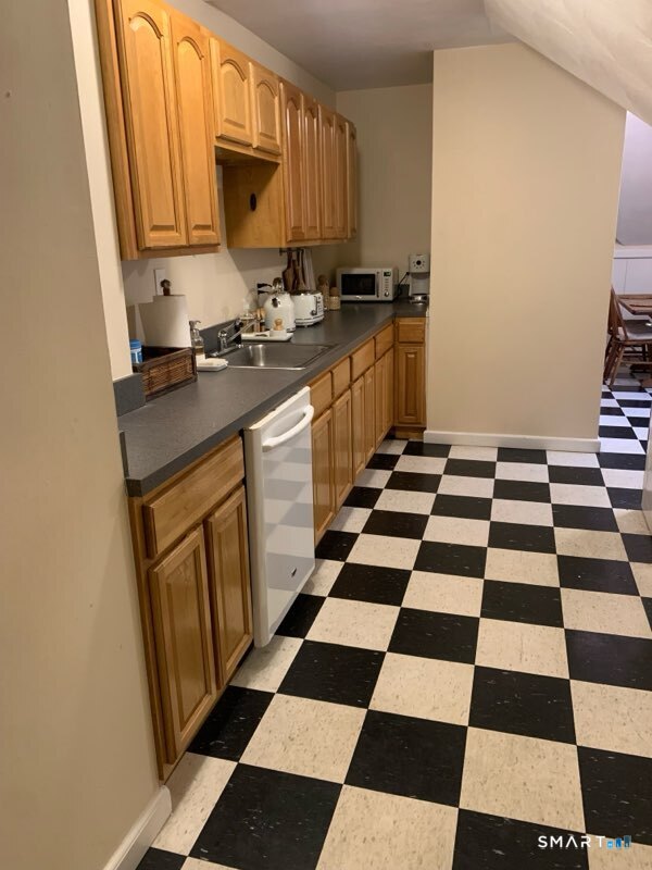 West Hartford CT, 37 Maplewood Avenue, Unit 3