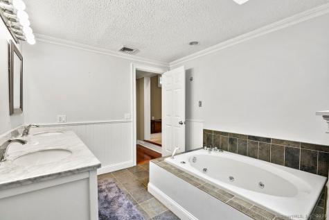 14 Ridgewood Road Avon CT 06001