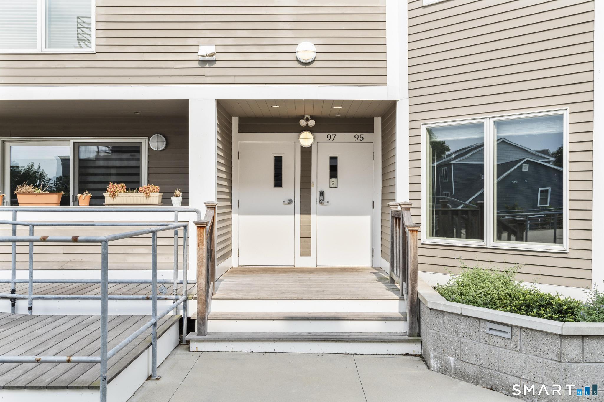 95 Harbour Close New Haven CT 06519