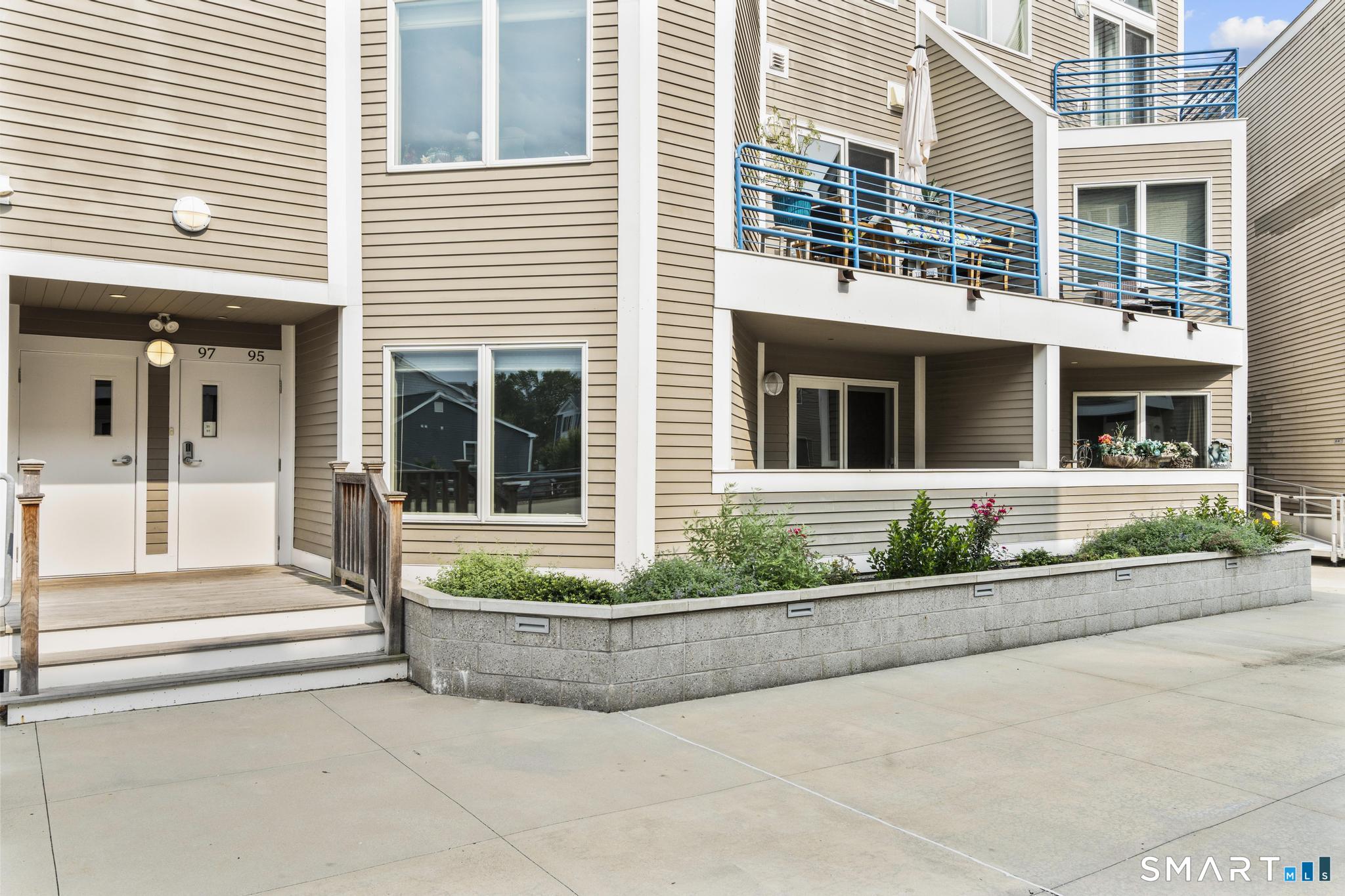 95 Harbour Close New Haven CT 06519