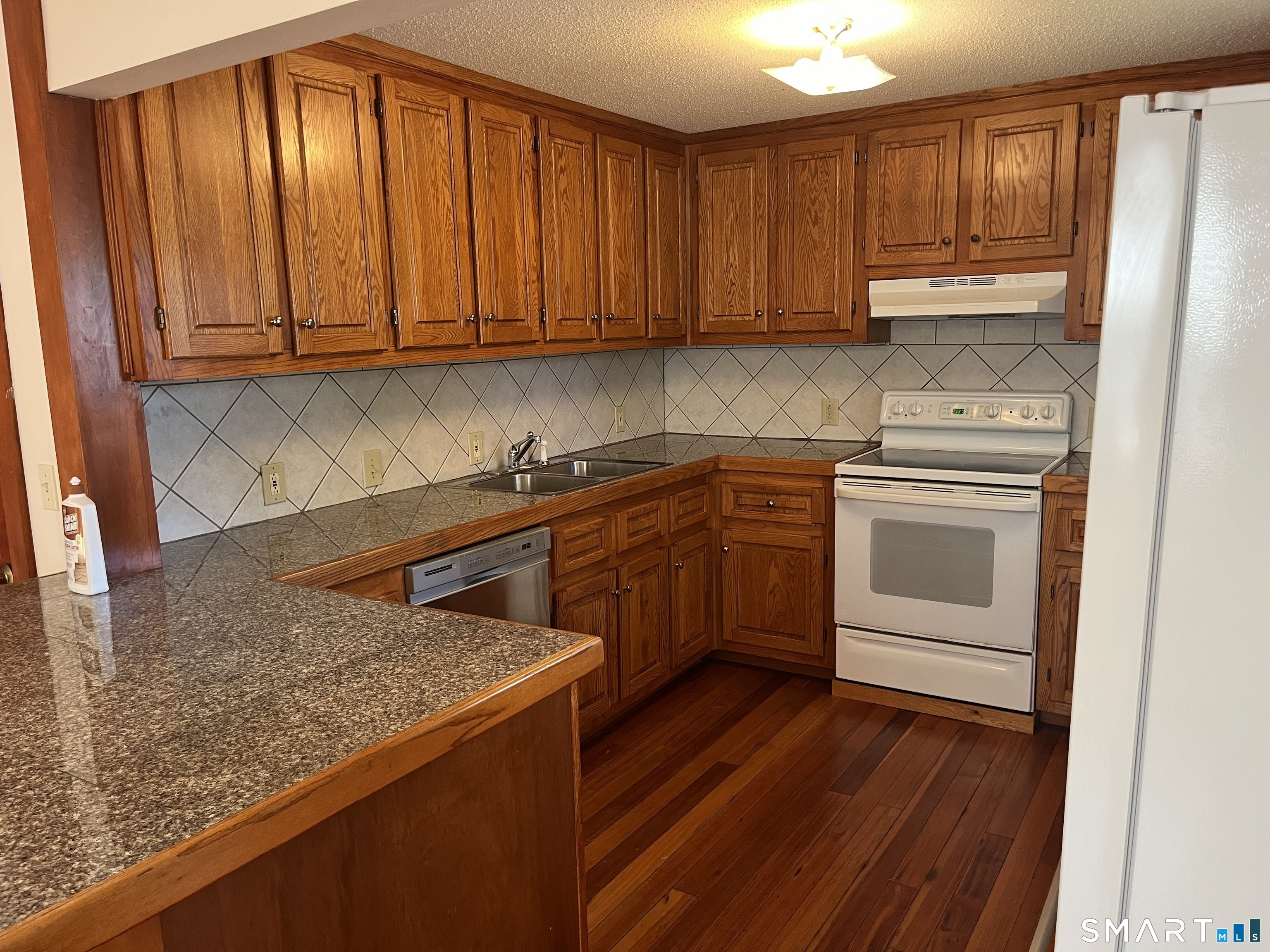 4 South Edgewood Road East Lyme CT 06357