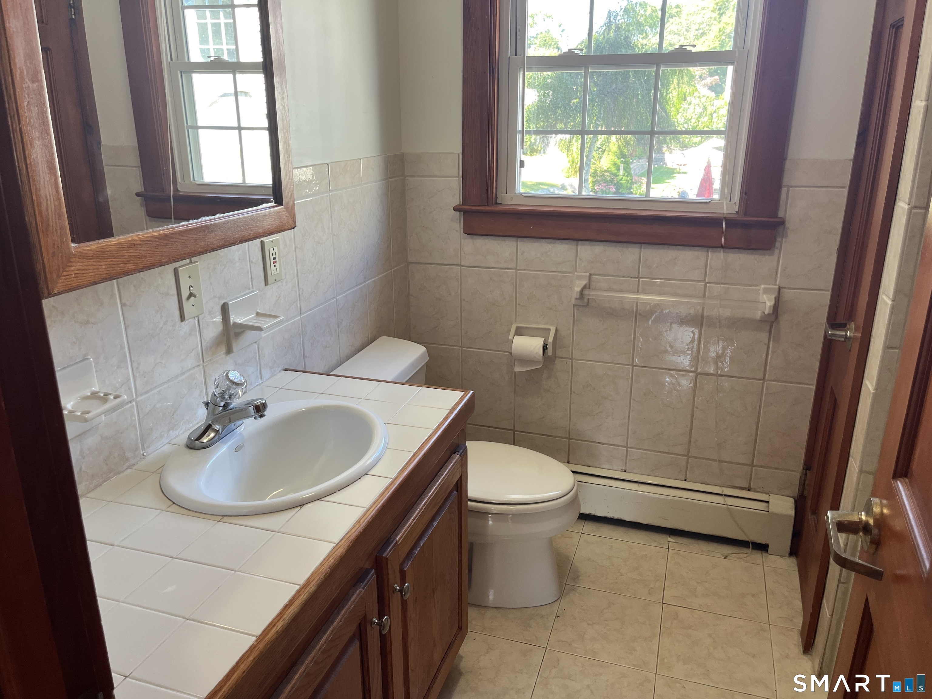 4 South Edgewood Road East Lyme CT 06357