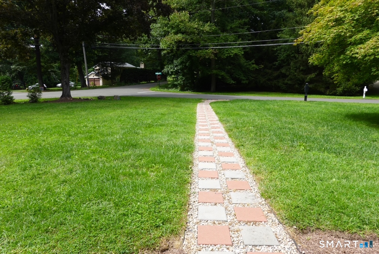 277 Drummond Road Orange CT 06477