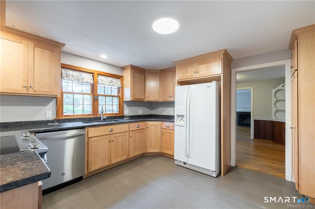 37 Old Wheeler Lane Avon CT 06001