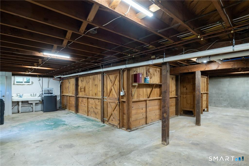 37 Old Wheeler Lane Avon CT 06001