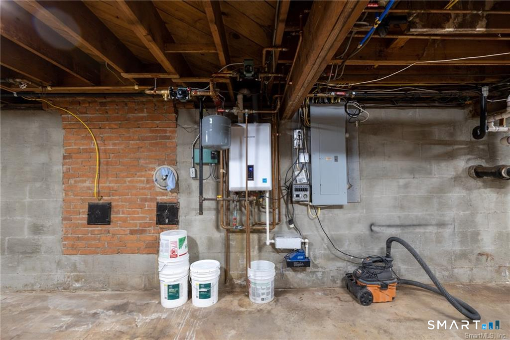 37 Old Wheeler Lane Avon CT 06001