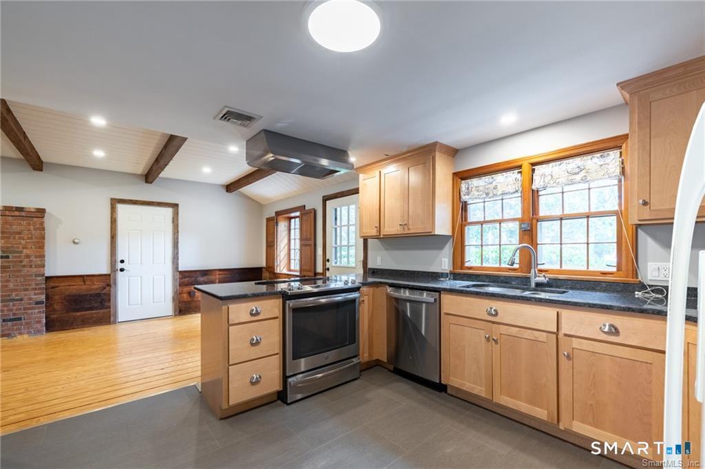 37 Old Wheeler Lane Avon CT 06001