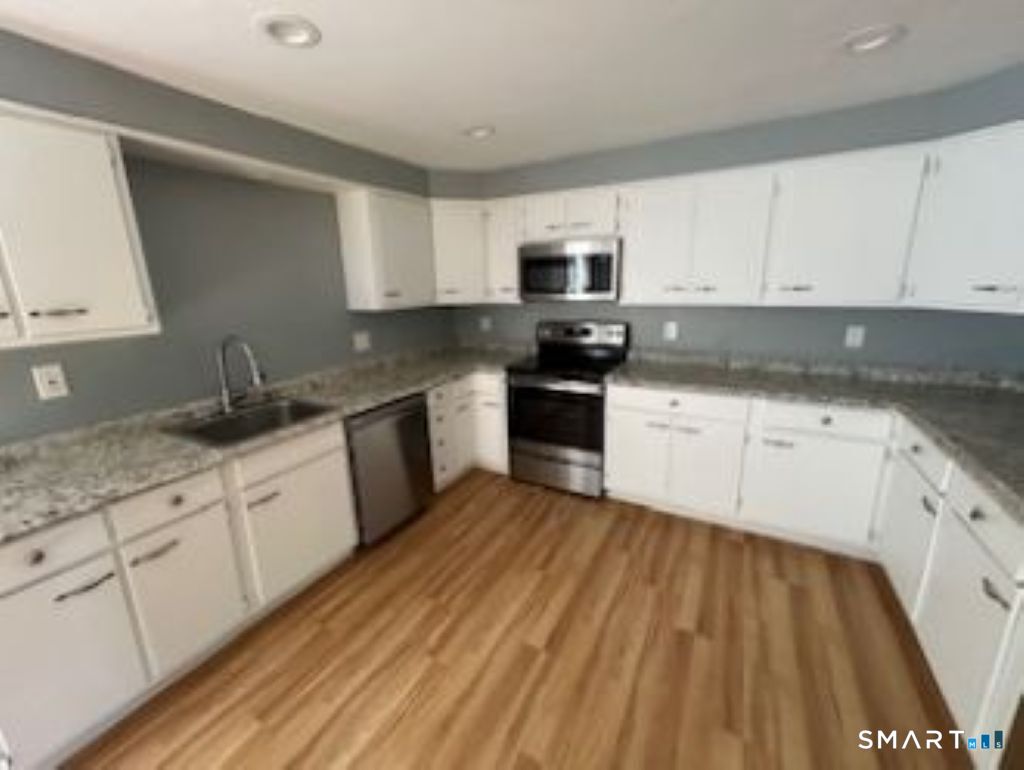 2 Lincoln Ave (Mystic) Stonington CT 06355