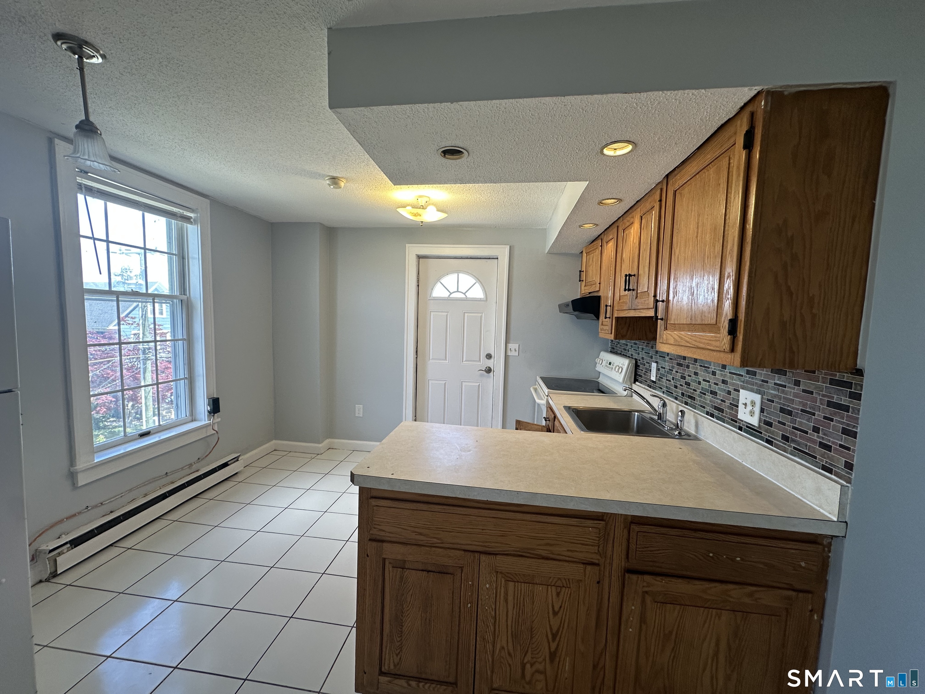 196 Ocean Avenue New London CT 06320