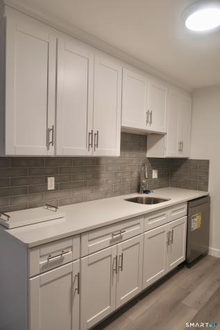 20 Woodsedge Drive Newington CT 06111