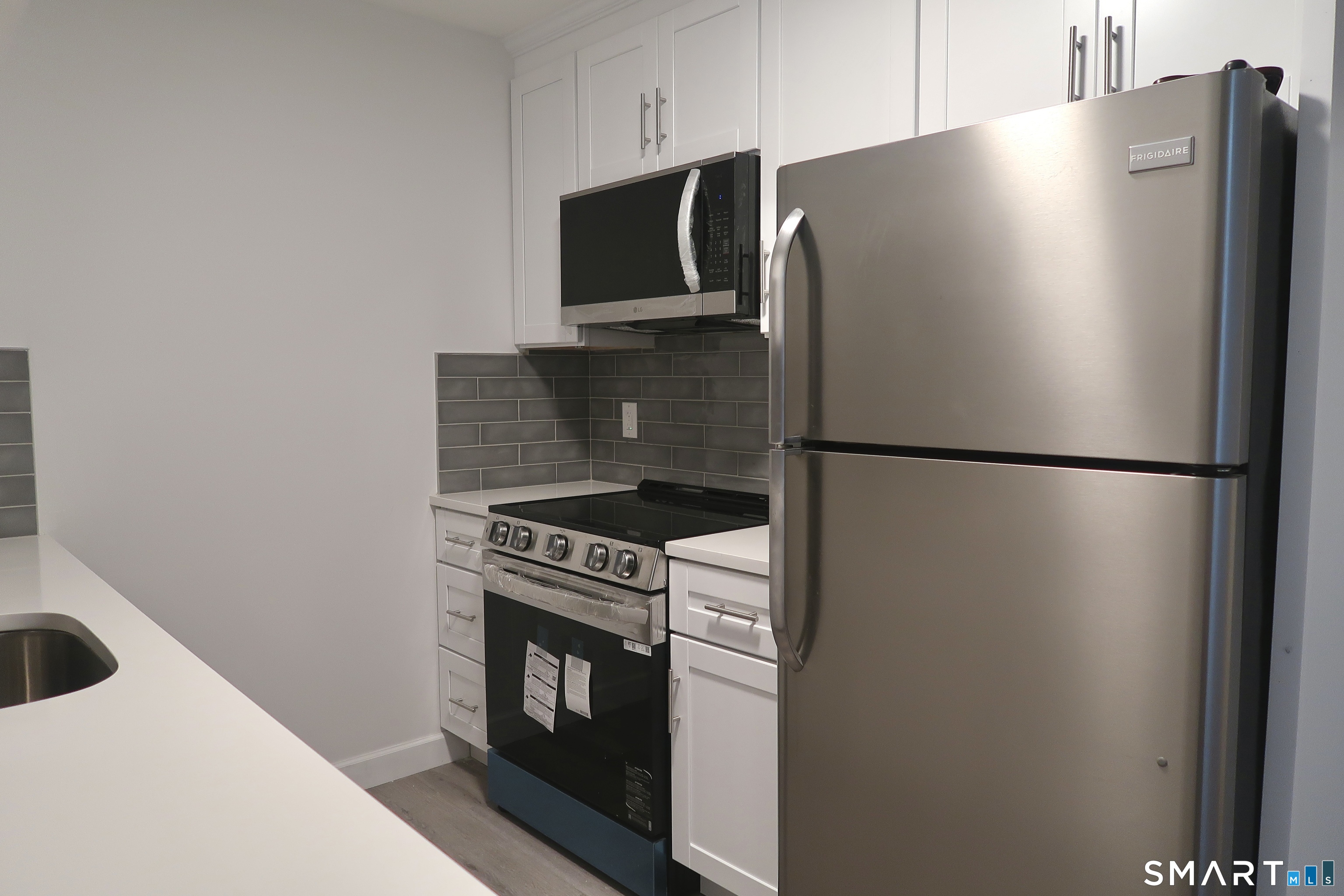 20 Woodsedge Drive Newington CT 06111