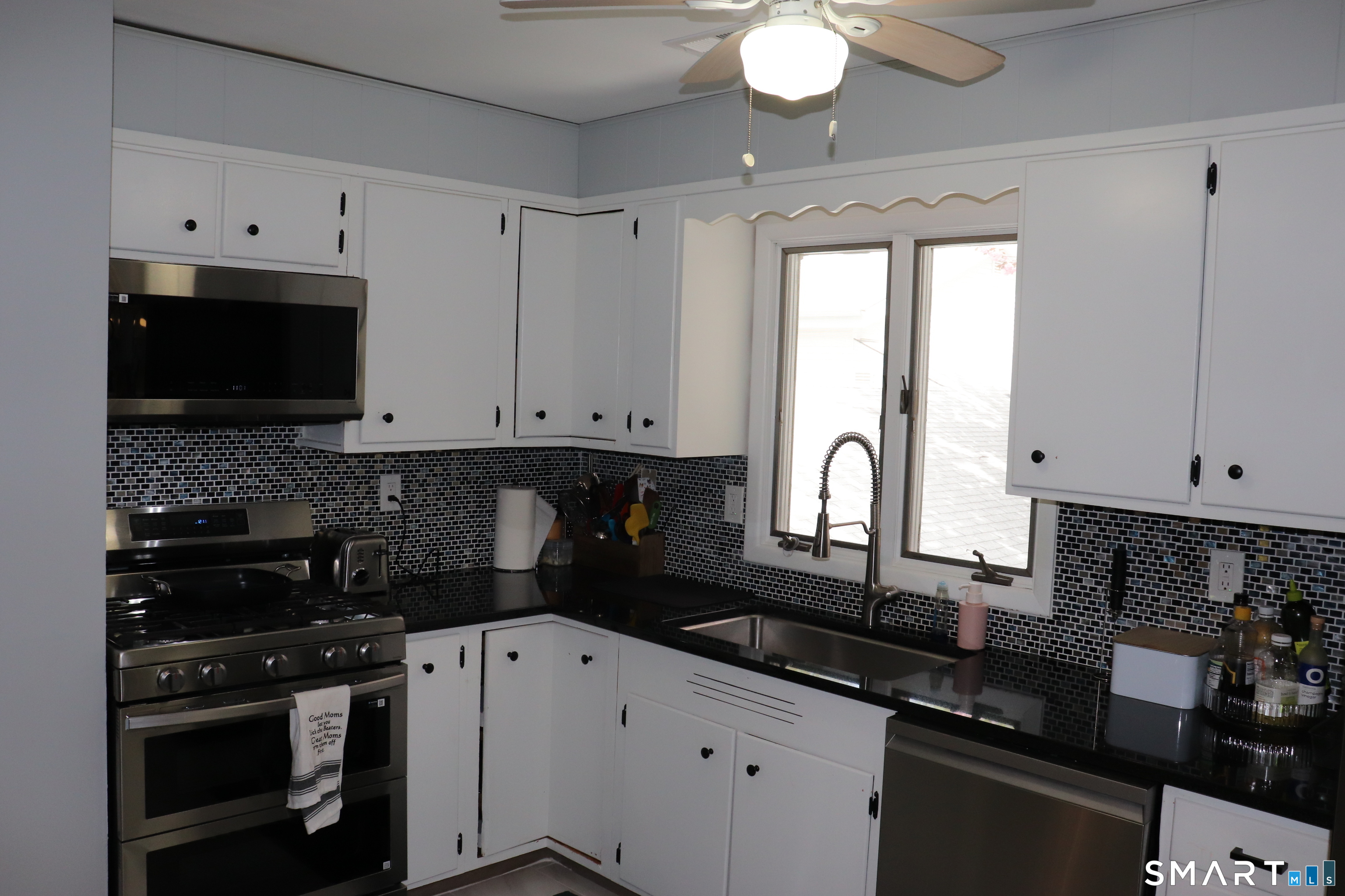 442 Surrey Lane Fairfield CT 06824