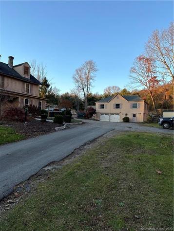 126 Quassuk Road Woodbury CT 06798