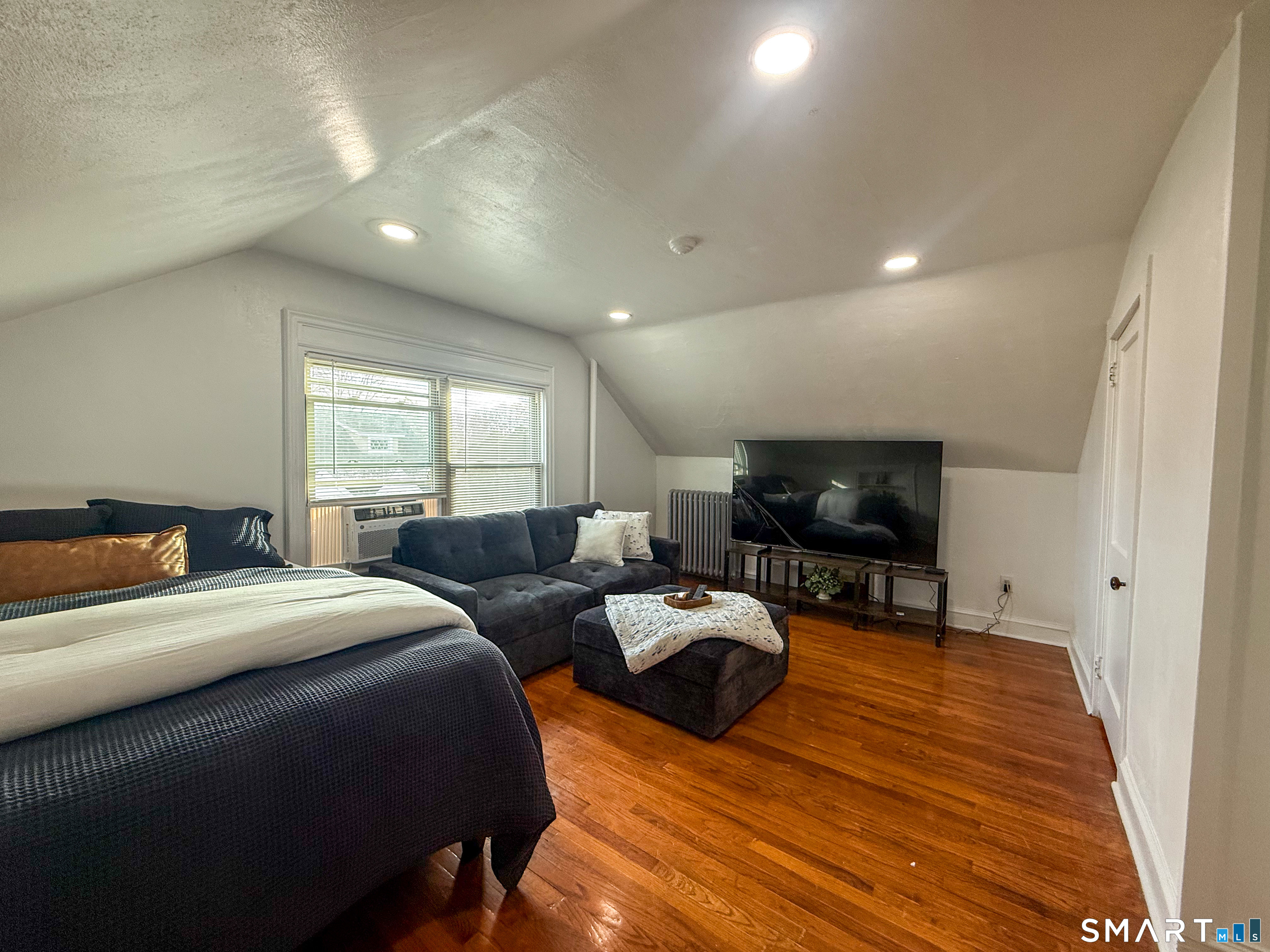 883 Montauk Avenue New London CT 06320