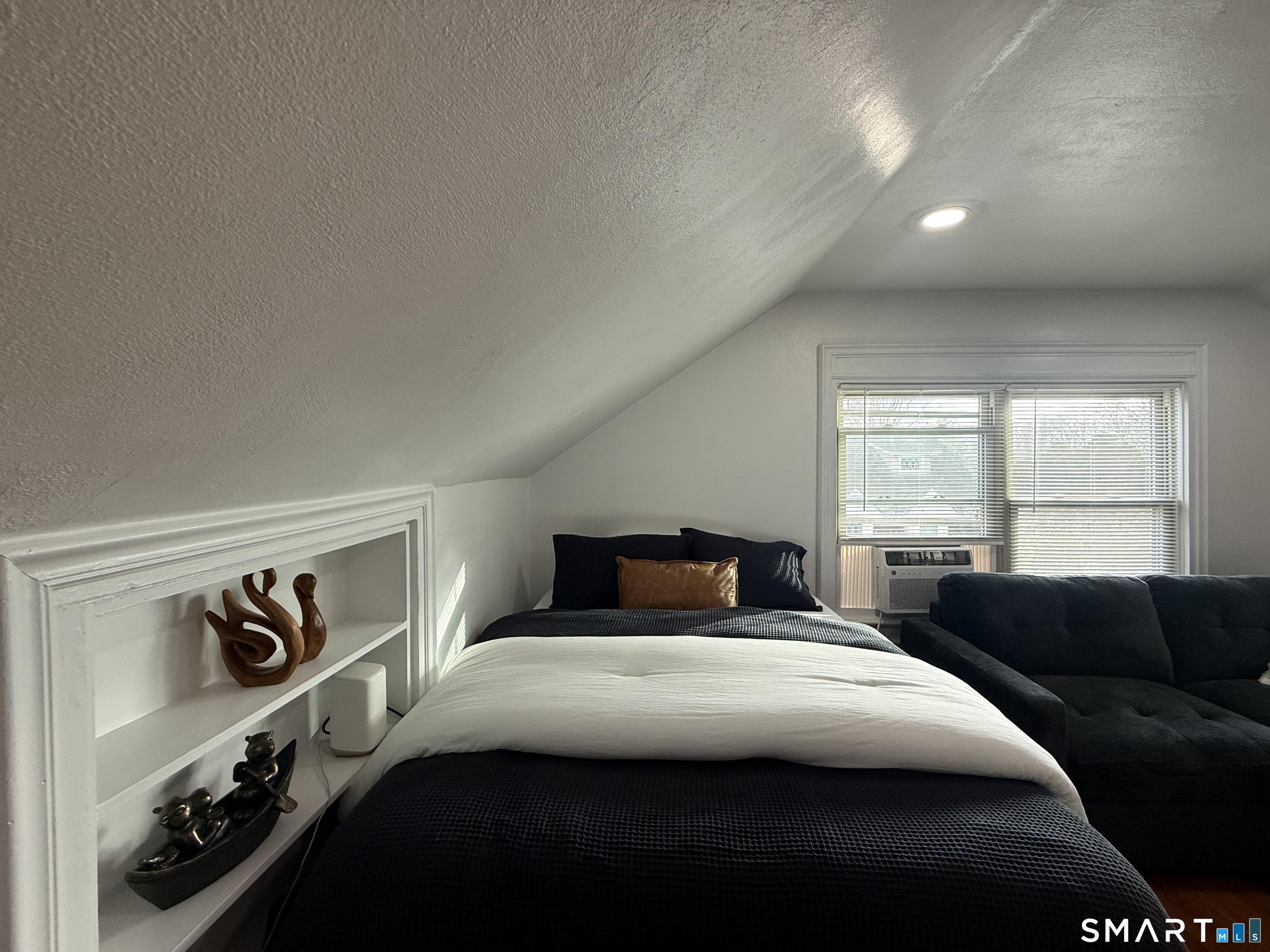 883 Montauk Avenue New London CT 06320