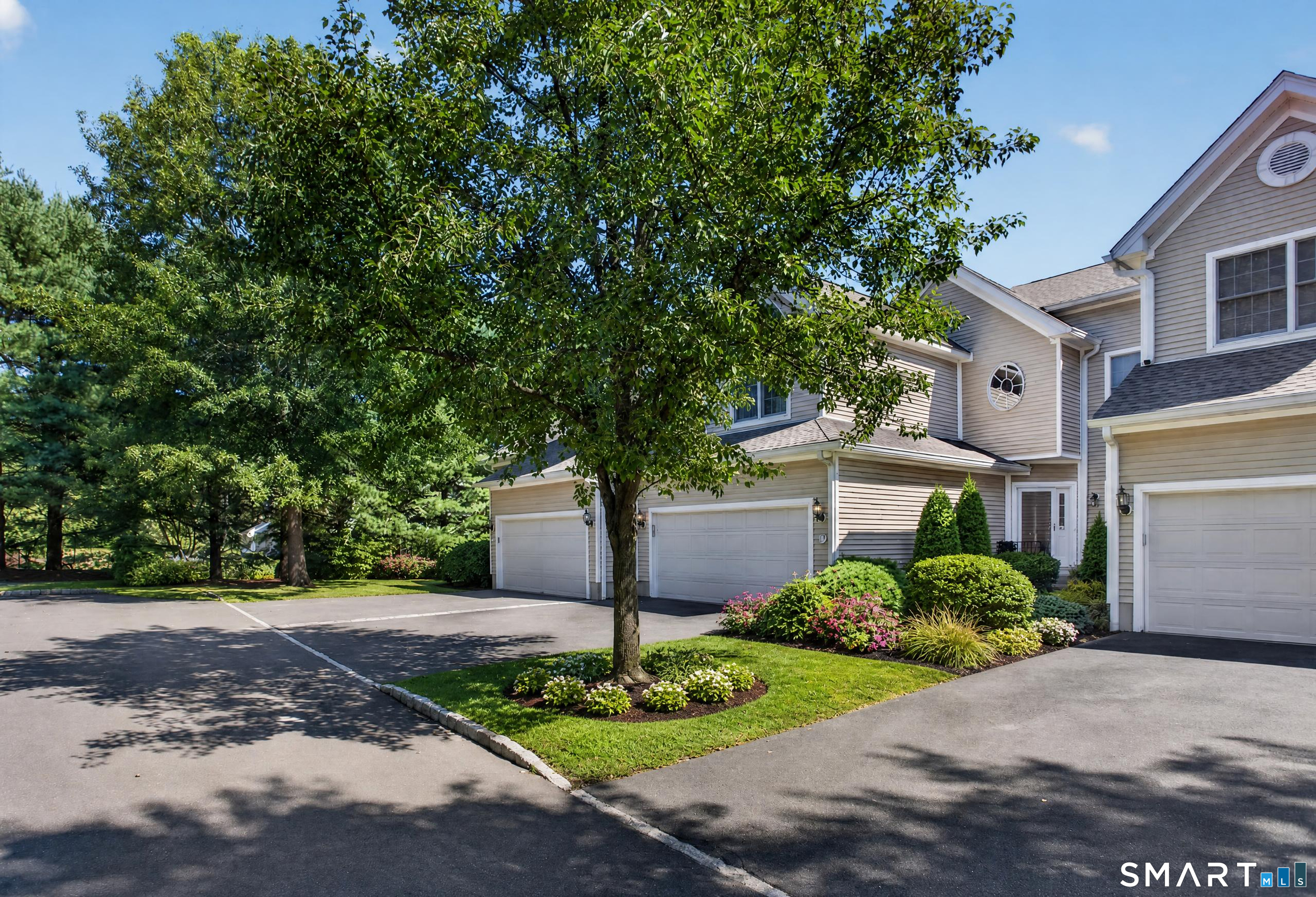 17 Regency Circle Trumbull CT 06611