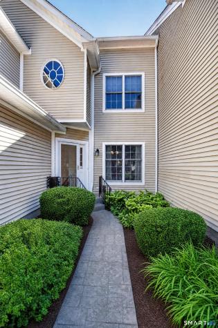 17 Regency Circle Trumbull CT 06611