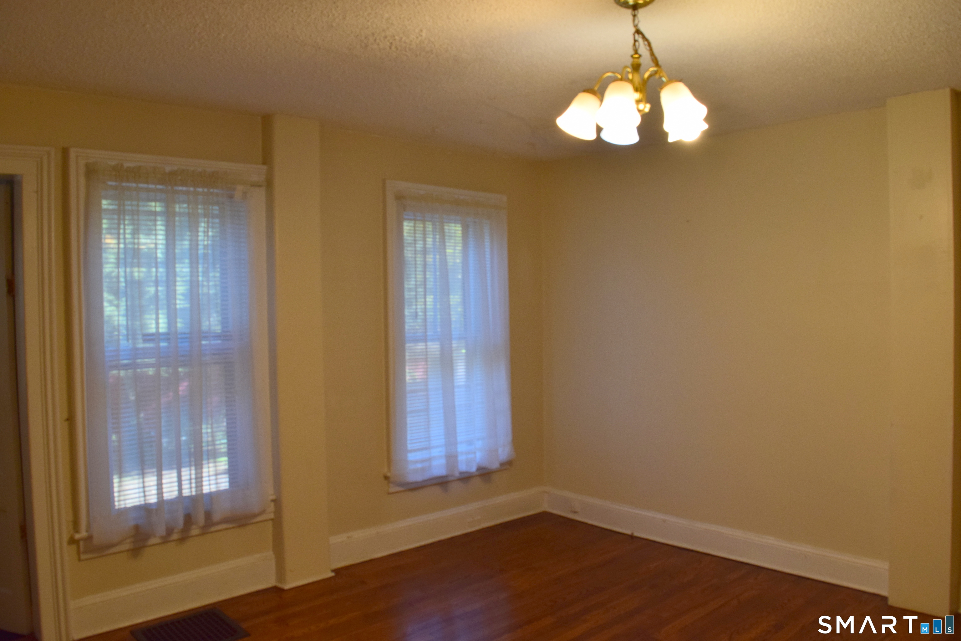 13 Pleasant Street Woodbury CT 06798