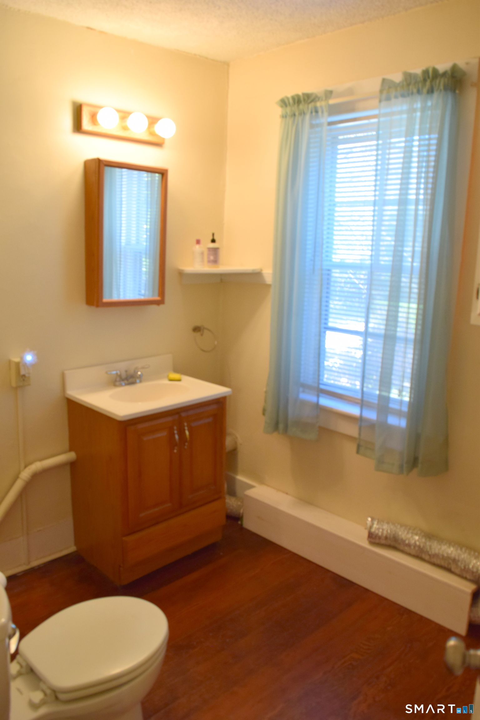 13 Pleasant Street Woodbury CT 06798
