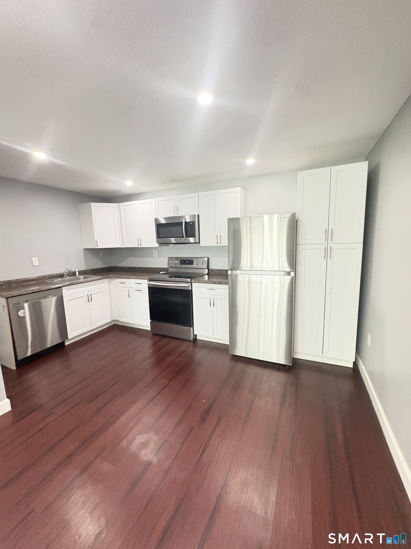 106 Oakwood Avenue West Hartford CT 06119