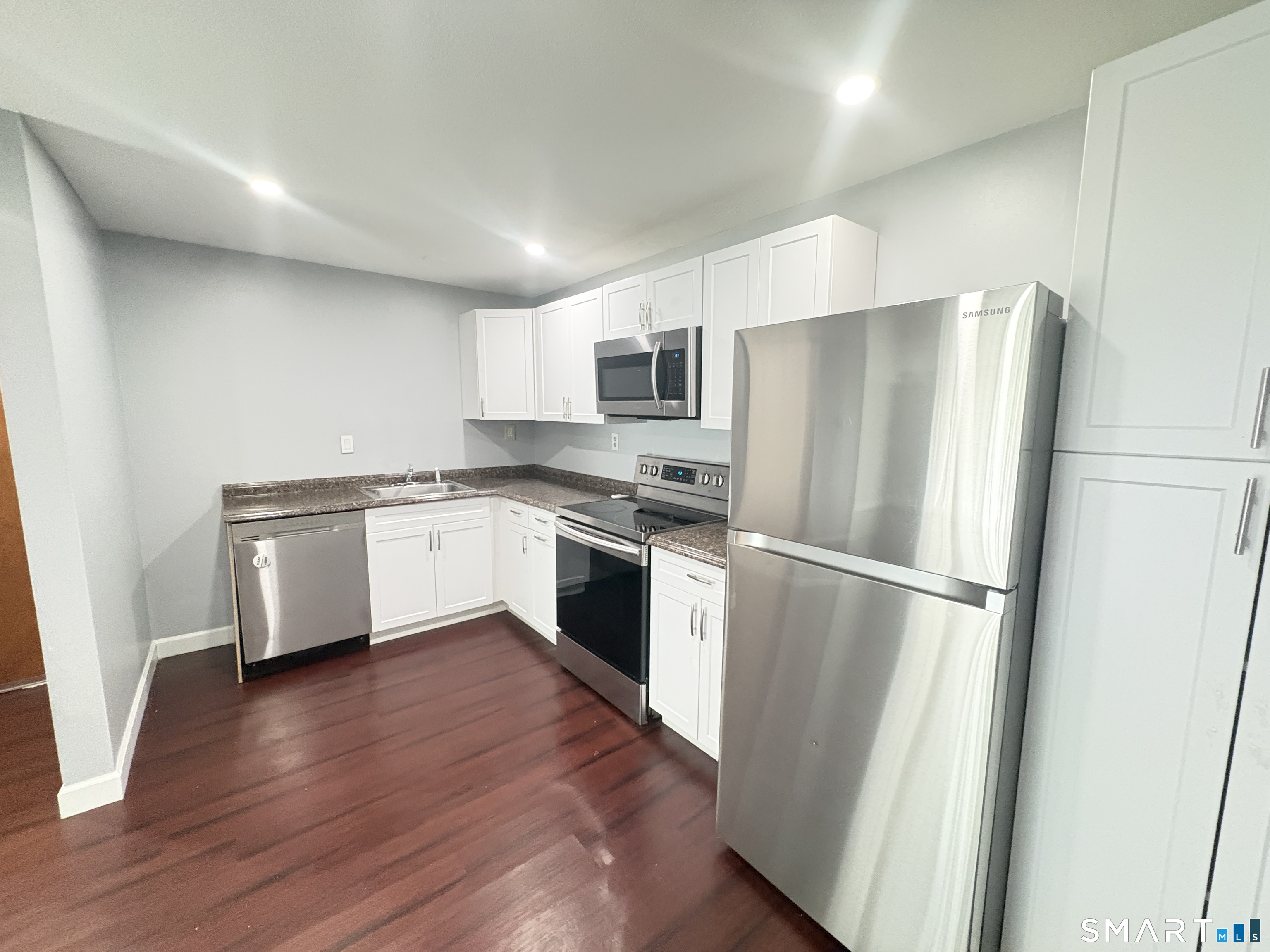 106 Oakwood Avenue West Hartford CT 06119