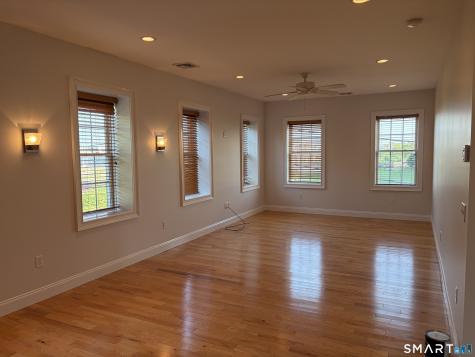 New London CT 06320