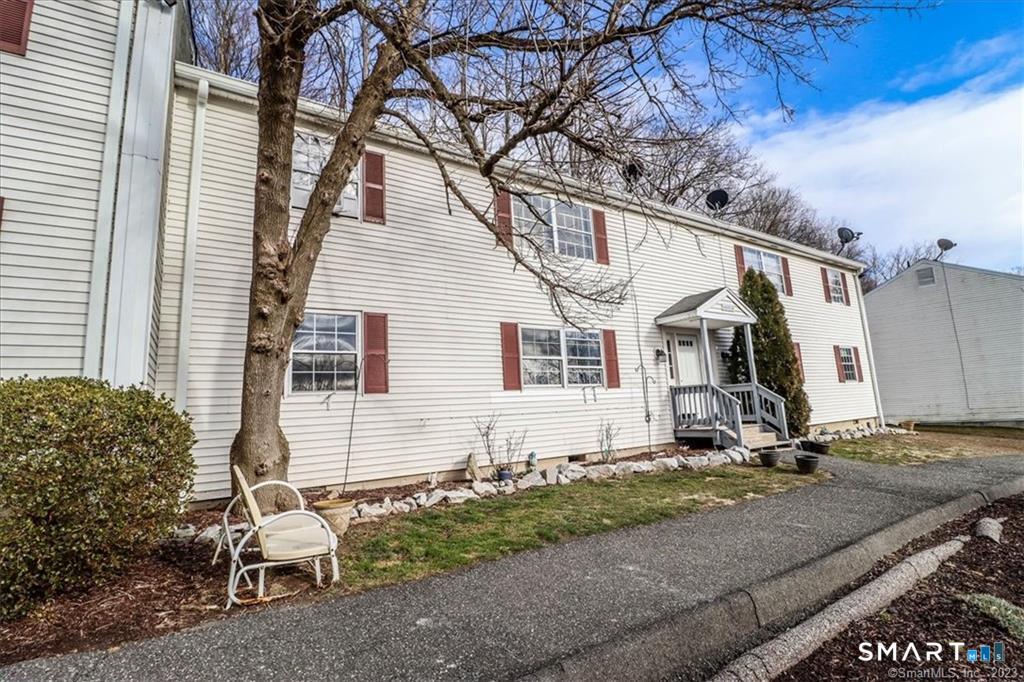 33 Canterbury Arms New Milford CT 06776