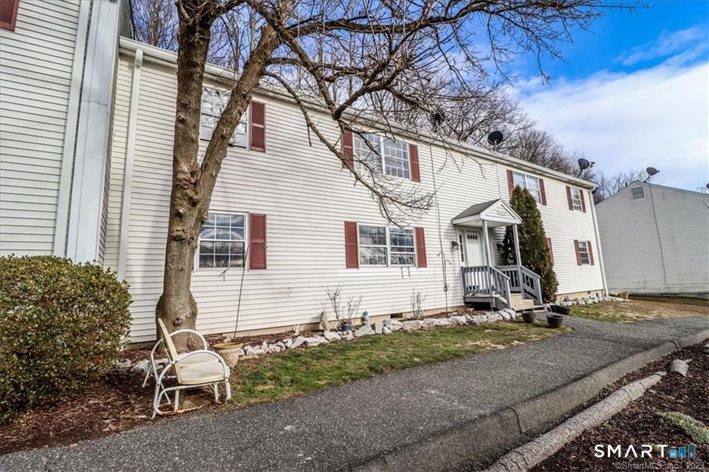 33 Canterbury Arms New Milford CT 06776