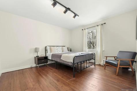 584 Courtland Avenue Bridgeport CT 06605