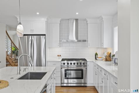18 Belaire Manor Old Saybrook CT 06475