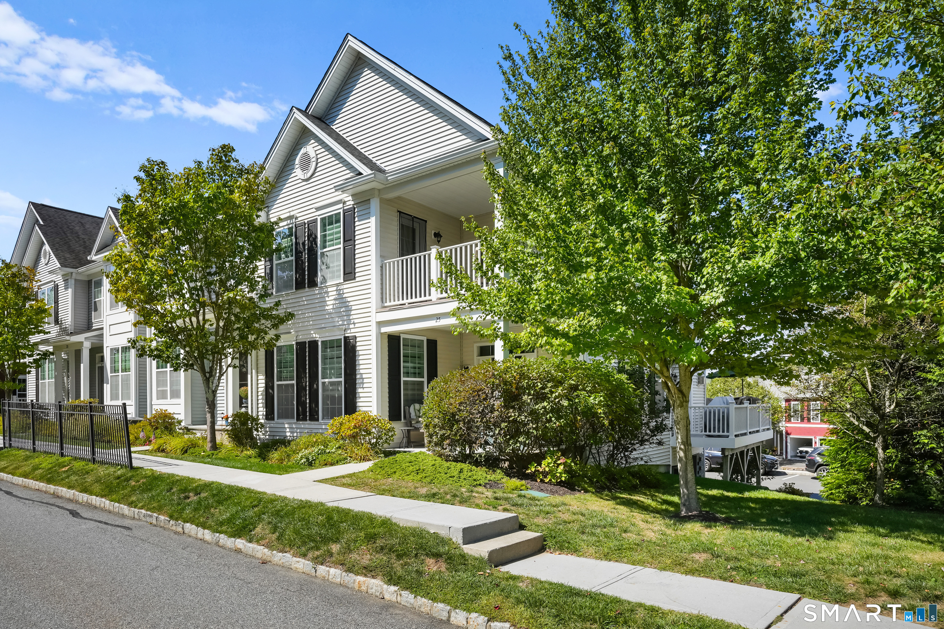 25 Warrington Round Danbury CT 06810