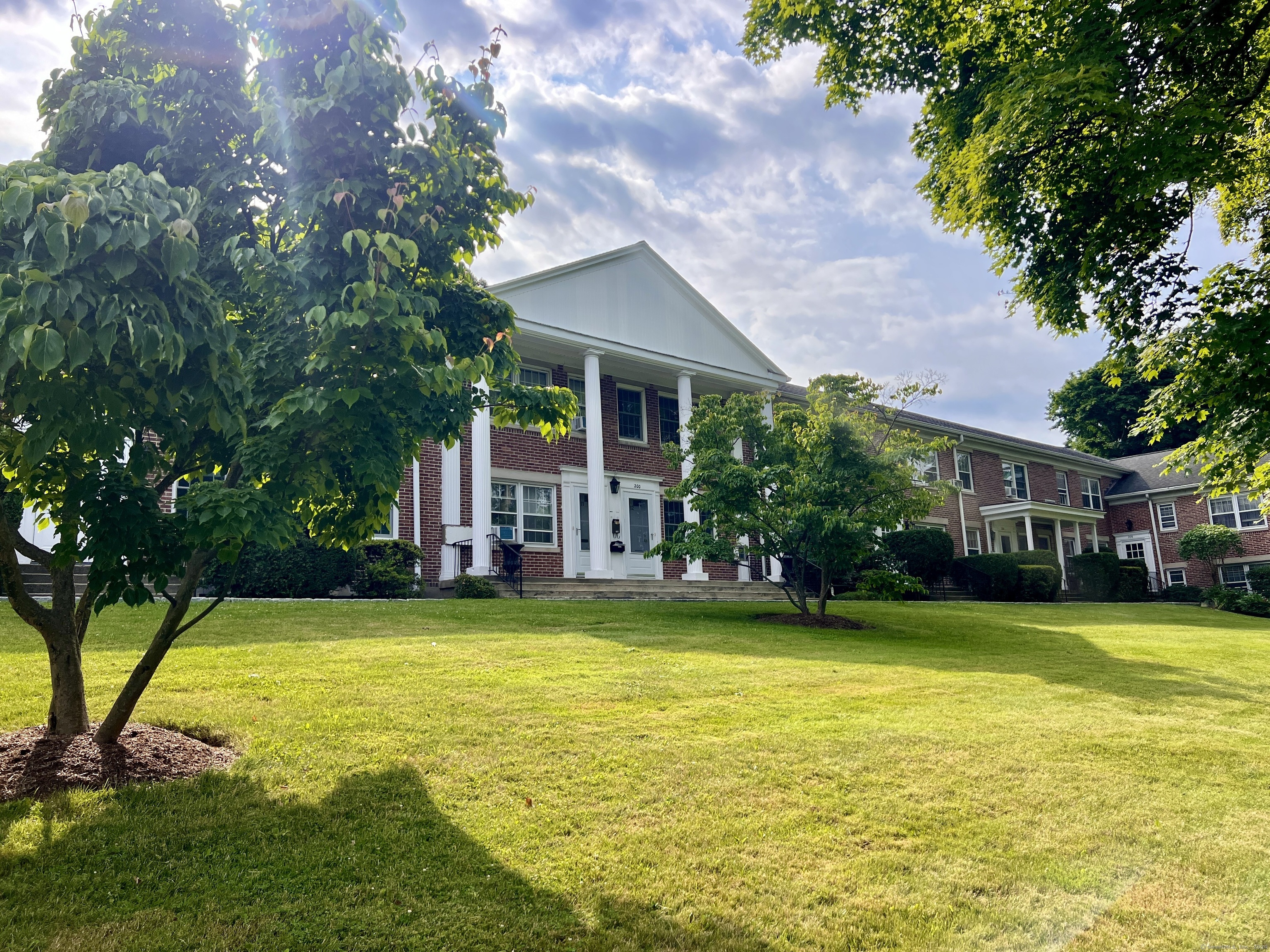 196 Park Street New Canaan CT 06840